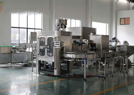Çin PE Şişe için 3 In 1 Wahing Dolum Kapatma Makinesi Tedarikçi